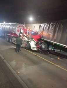 Accidente entre vehículos de carga obligó al cierre temporal de la Vía al Llano