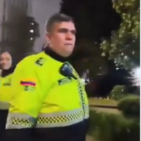 Abren investigación contra policías por presunta agresión a una menor y una mujer en Bogotá